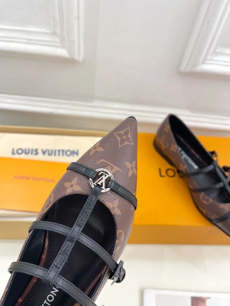 Seasonal Louis Vuitton Flat Shoes 31285