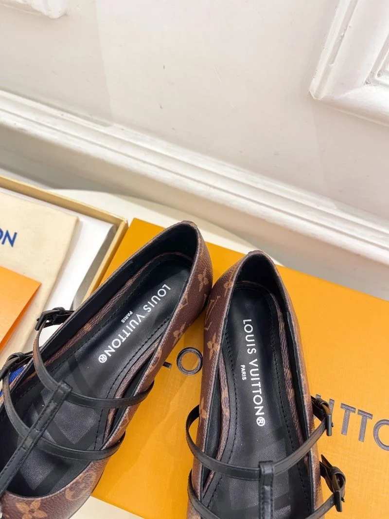 Seasonal Louis Vuitton Flat Shoes 31285