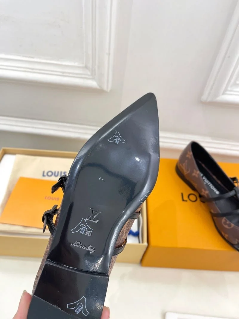 Seasonal Louis Vuitton Flat Shoes 31285