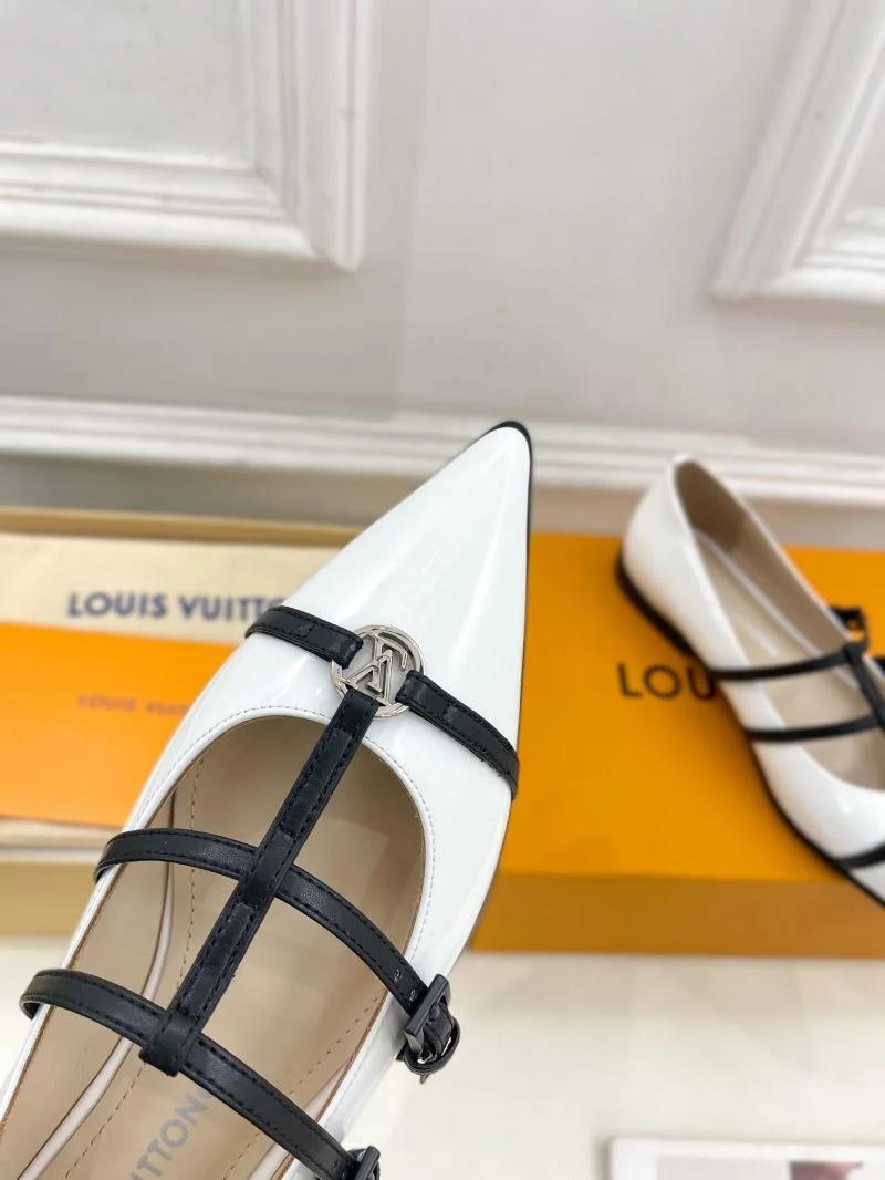 Louis Vuitton Flat Shoes EyeCatching 31305