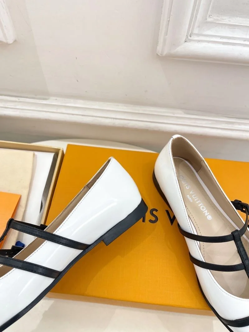 Louis Vuitton Flat Shoes EyeCatching 31305