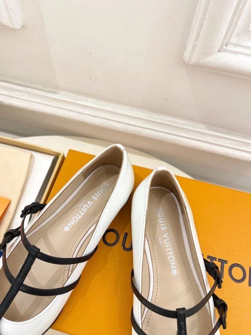 Louis Vuitton Flat Shoes EyeCatching 31305