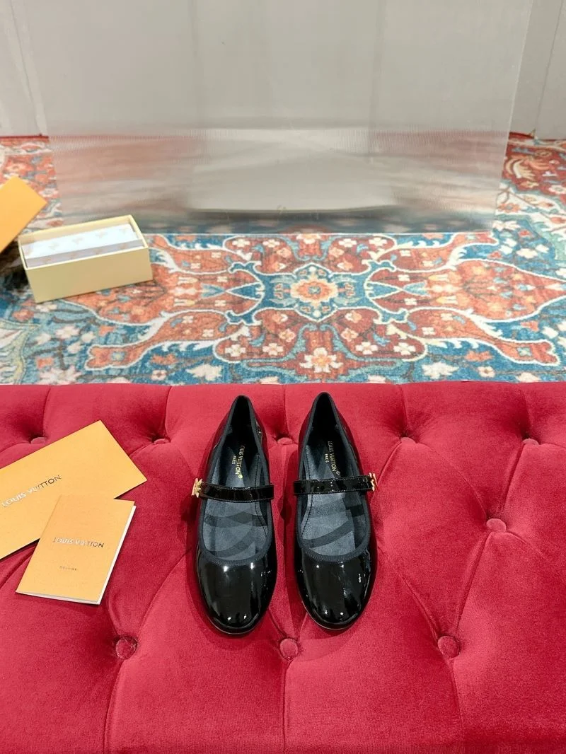 Sporty Louis Vuitton Flat Shoes 31276