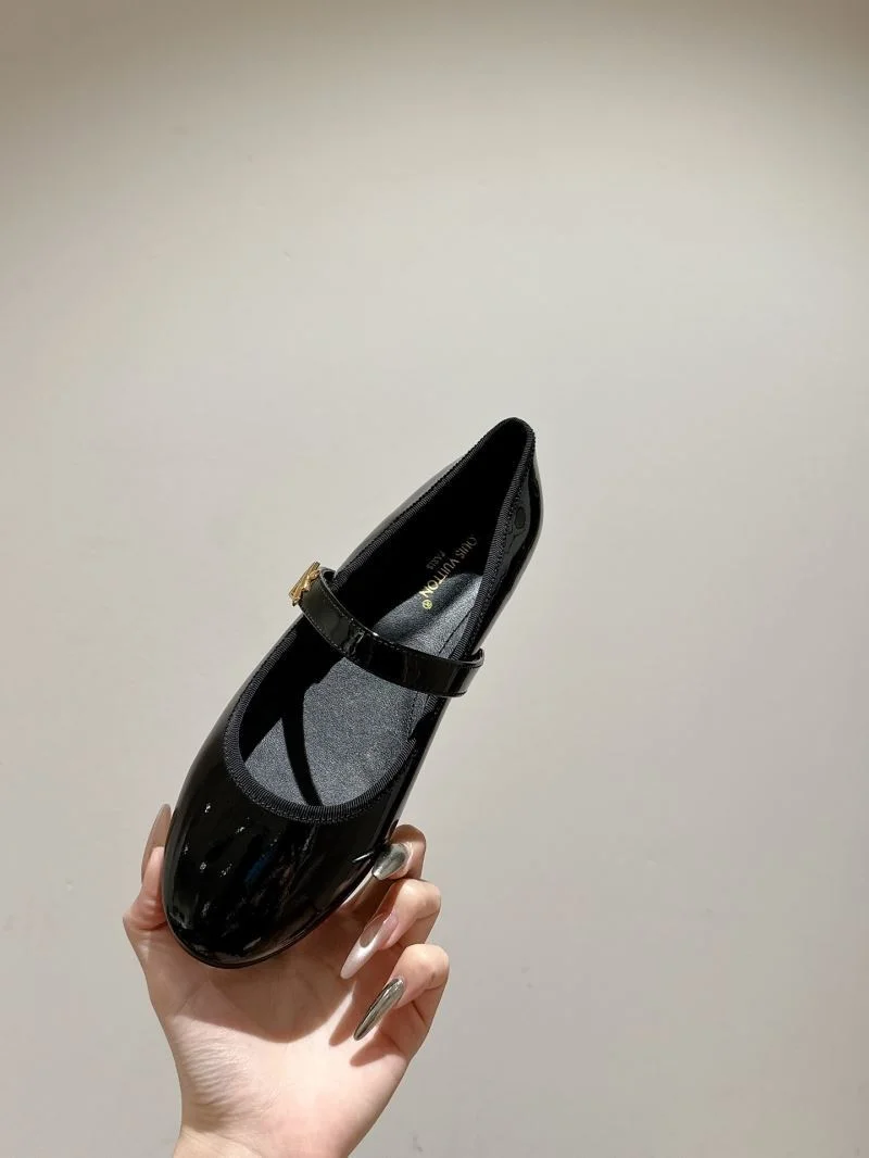 Sporty Louis Vuitton Flat Shoes 31276