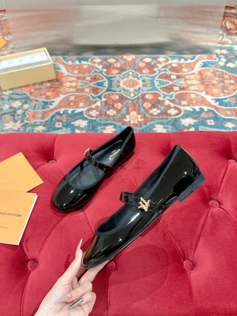 Sporty Louis Vuitton Flat Shoes 31276