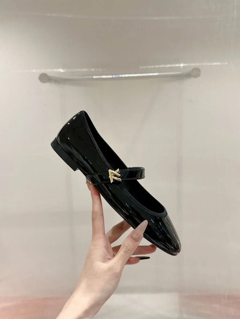 Sporty Louis Vuitton Flat Shoes 31276
