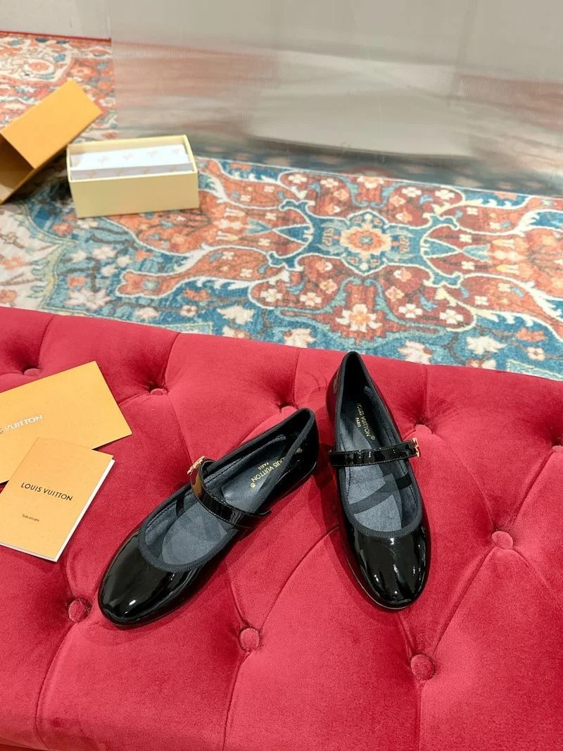 Sporty Louis Vuitton Flat Shoes 31276