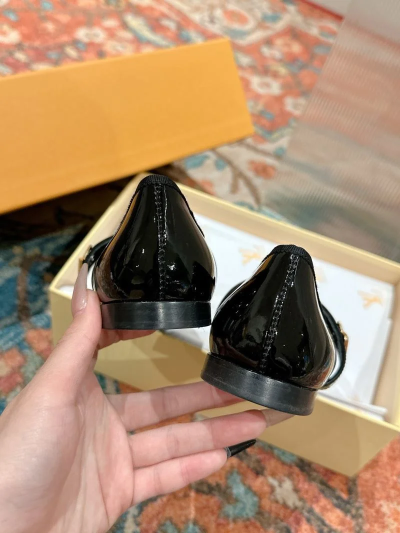 Sporty Louis Vuitton Flat Shoes 31276