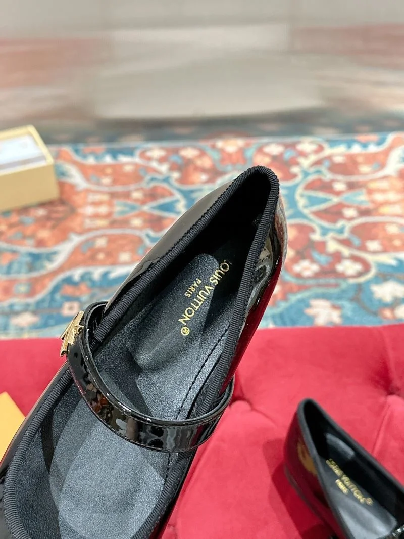 Sporty Louis Vuitton Flat Shoes 31276