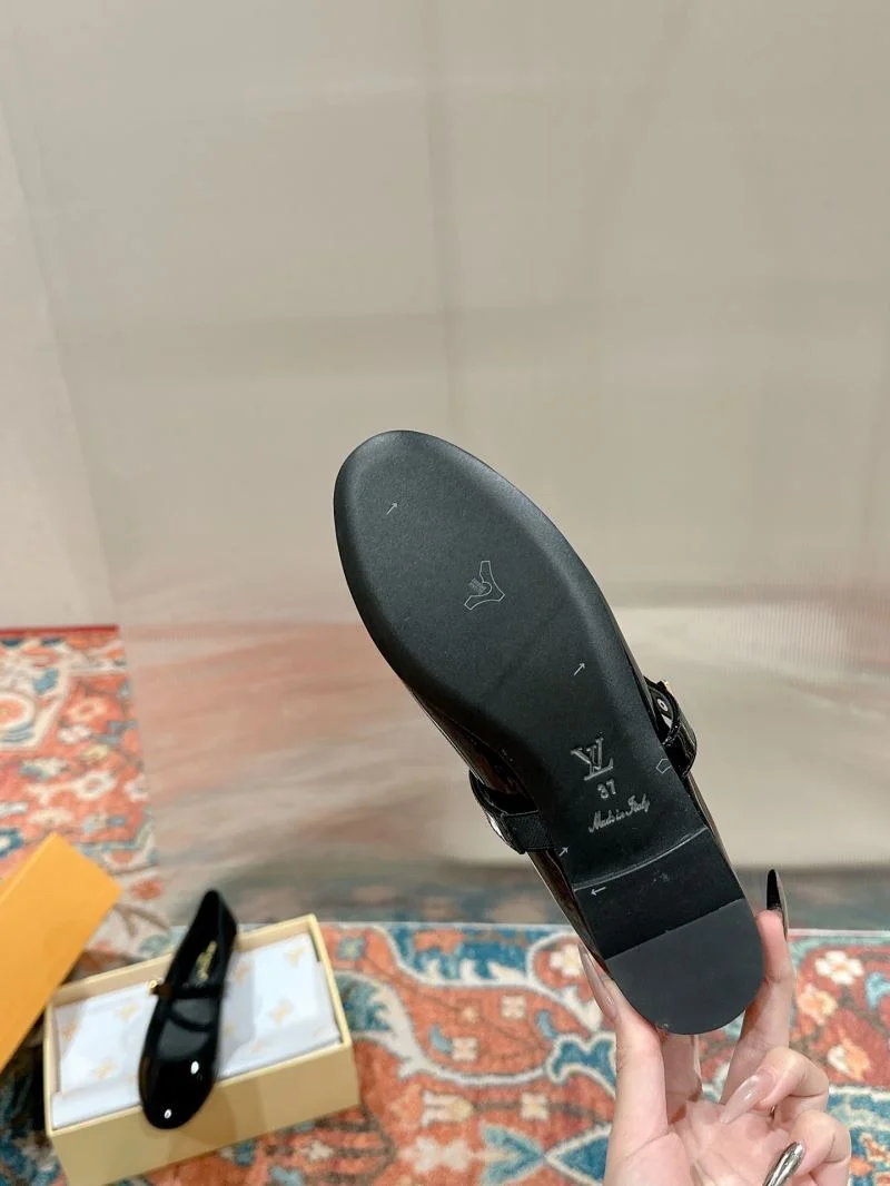 Sporty Louis Vuitton Flat Shoes 31276