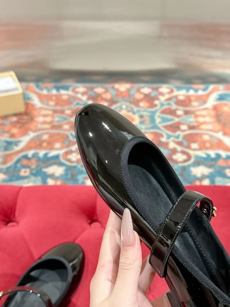 Sporty Louis Vuitton Flat Shoes 31276