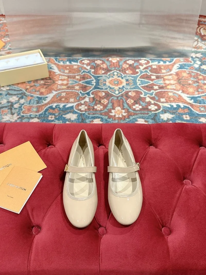 Functional Louis Vuitton Flat Shoes 31274