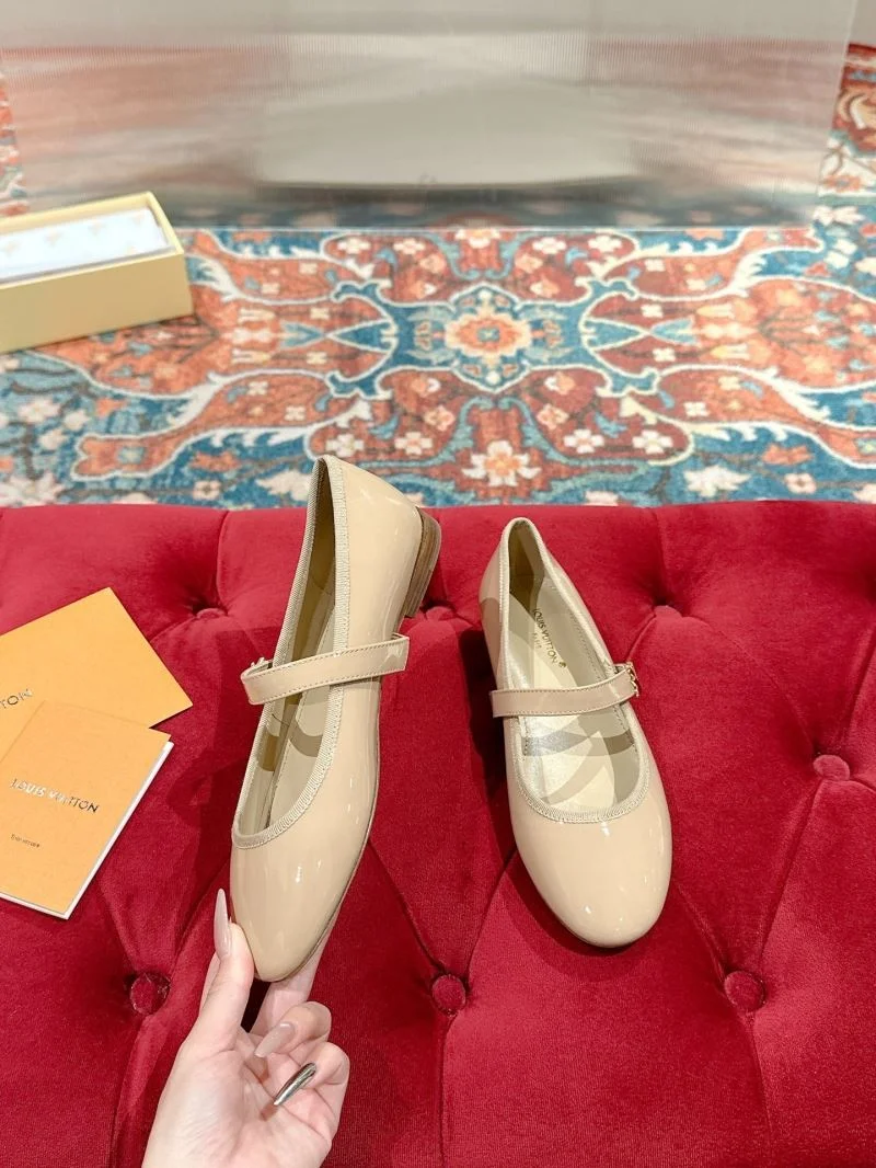 Functional Louis Vuitton Flat Shoes 31274