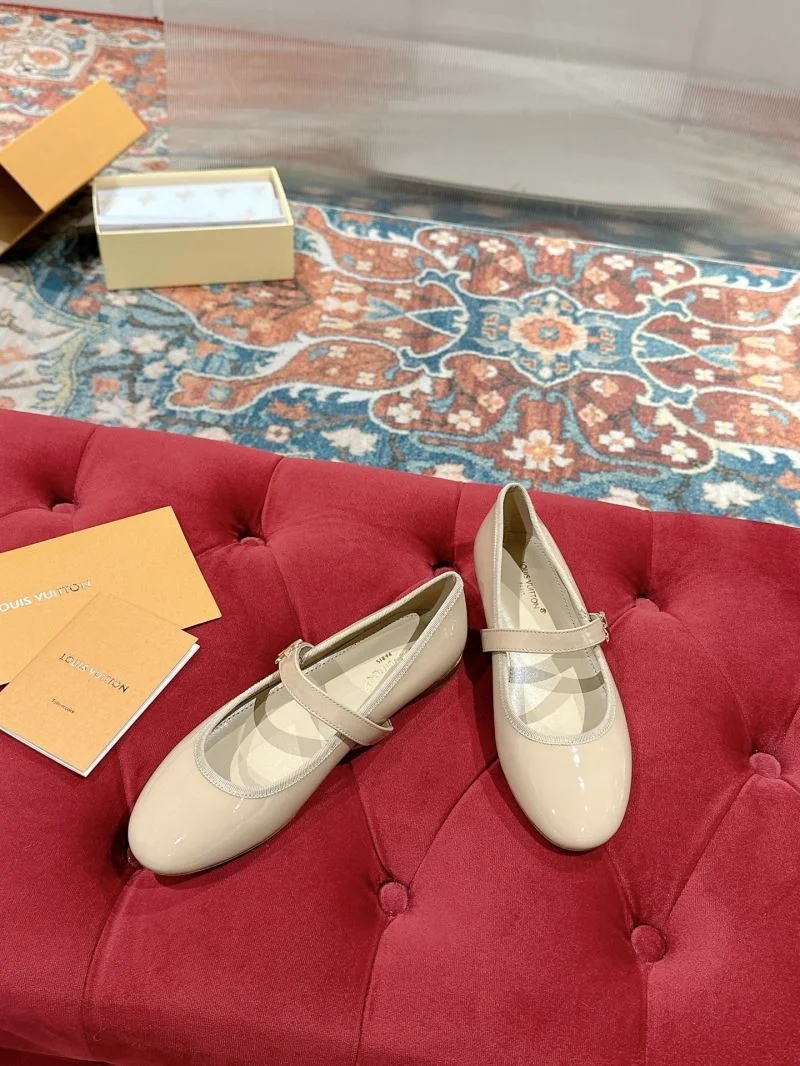 Functional Louis Vuitton Flat Shoes 31274