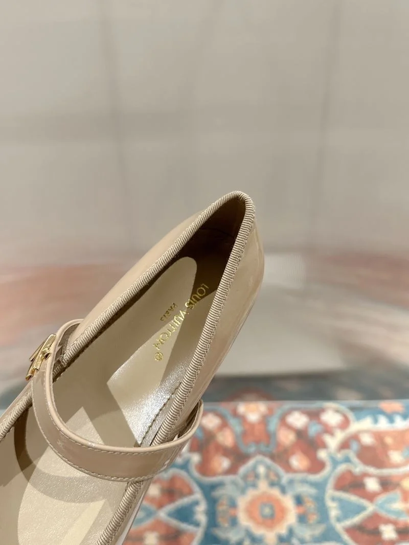 Functional Louis Vuitton Flat Shoes 31274