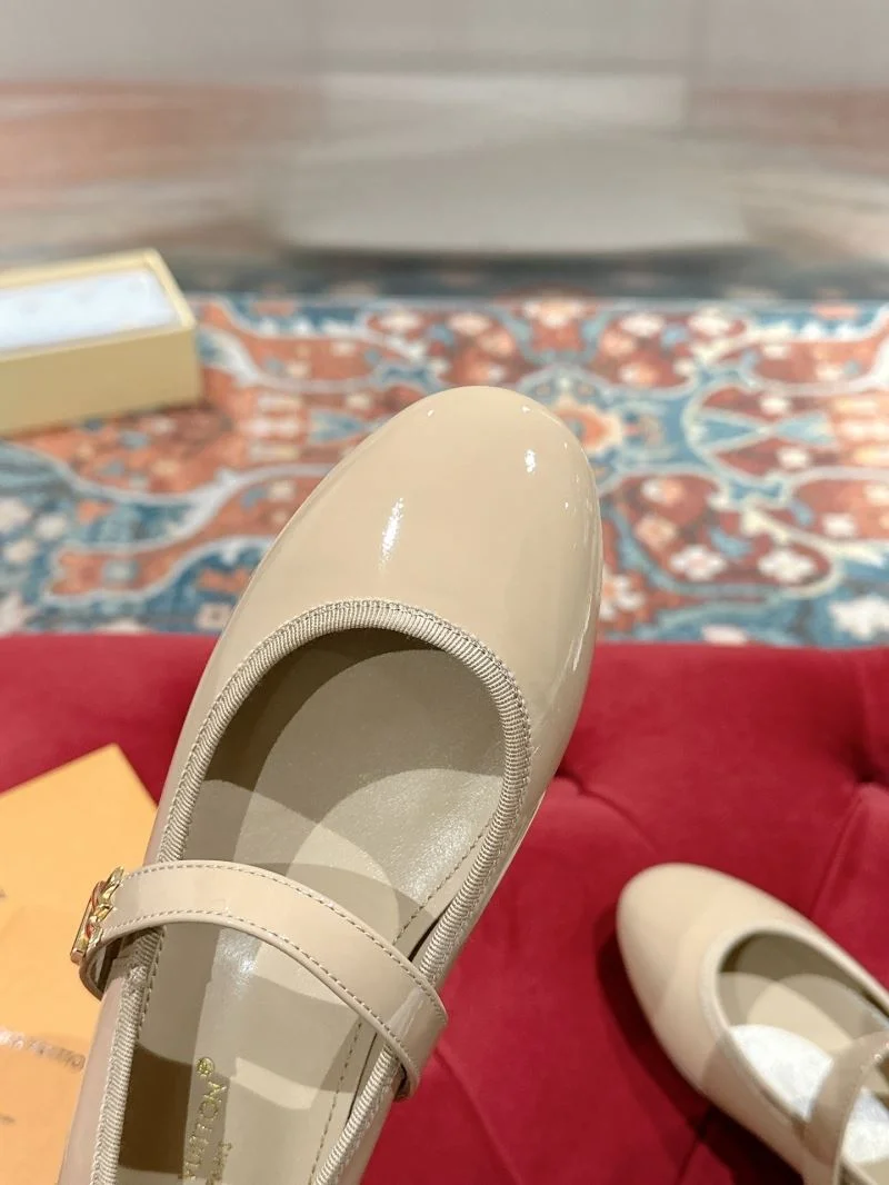 Functional Louis Vuitton Flat Shoes 31274