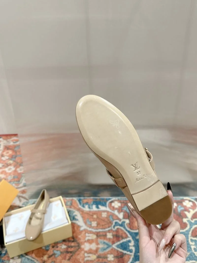 Functional Louis Vuitton Flat Shoes 31274