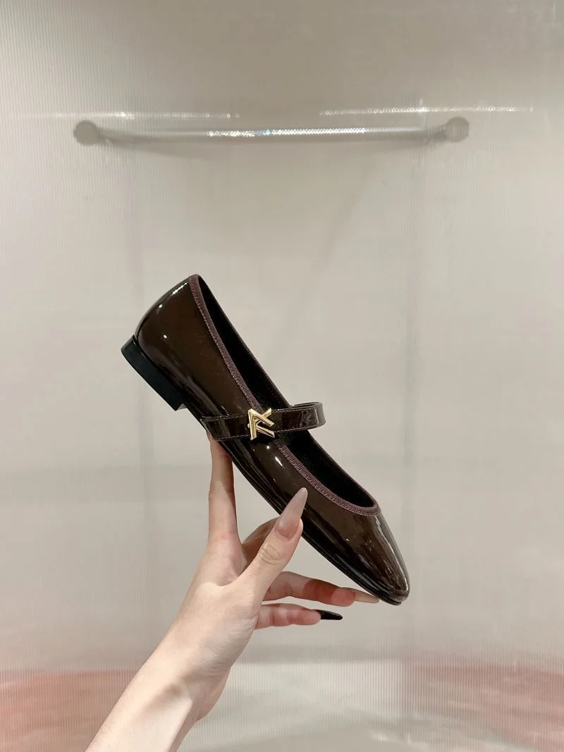 Louis Vuitton Flat Shoes Lightweight 31273