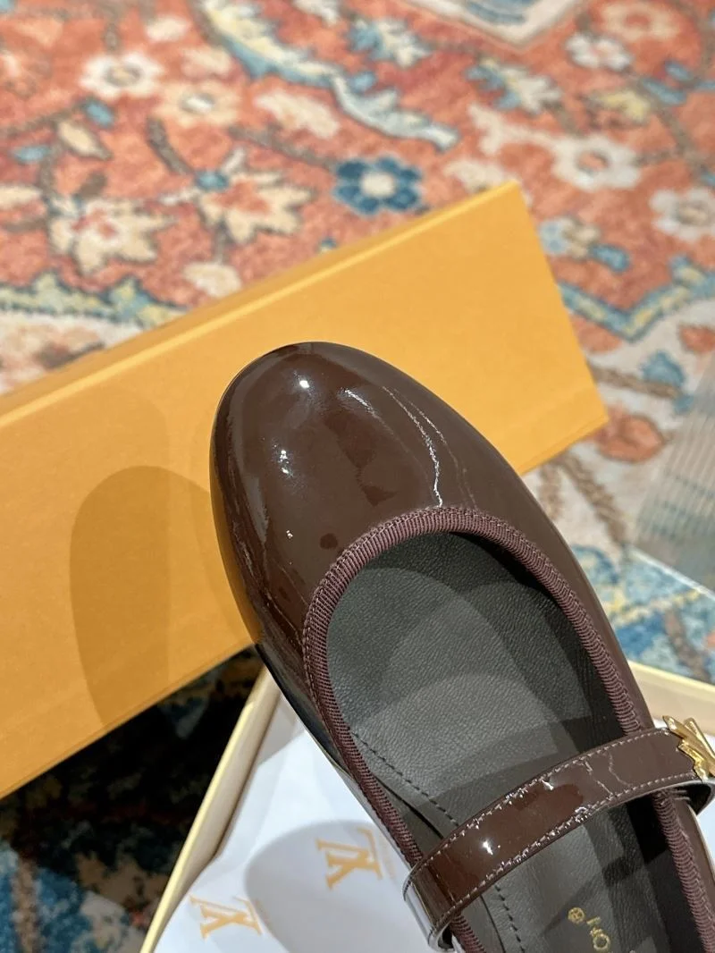 Louis Vuitton Flat Shoes Lightweight 31273