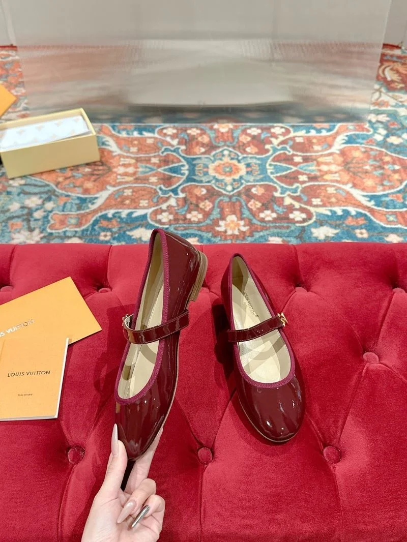 Louis Vuitton Flat Shoes Trendsetting 31271