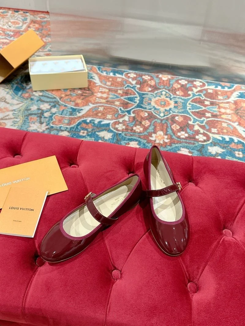 Louis Vuitton Flat Shoes Trendsetting 31271