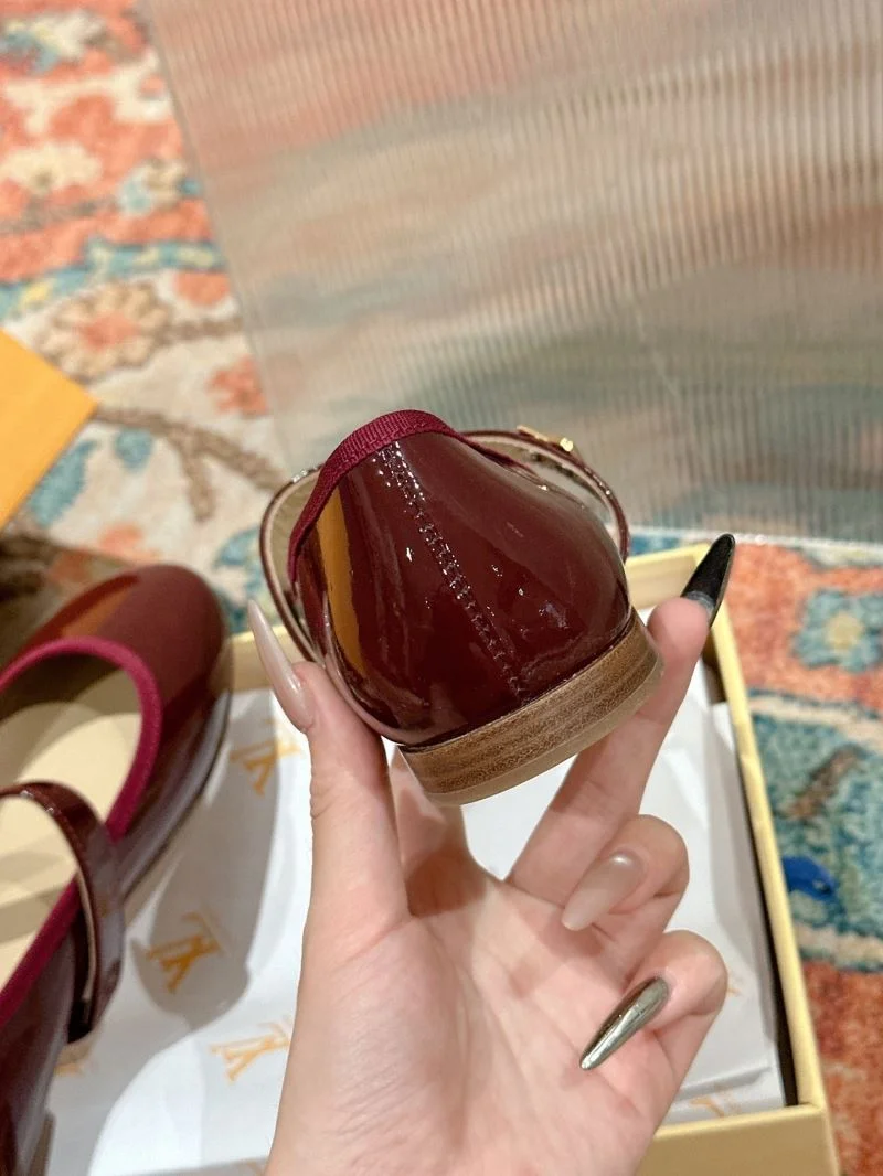 Louis Vuitton Flat Shoes Trendsetting 31271