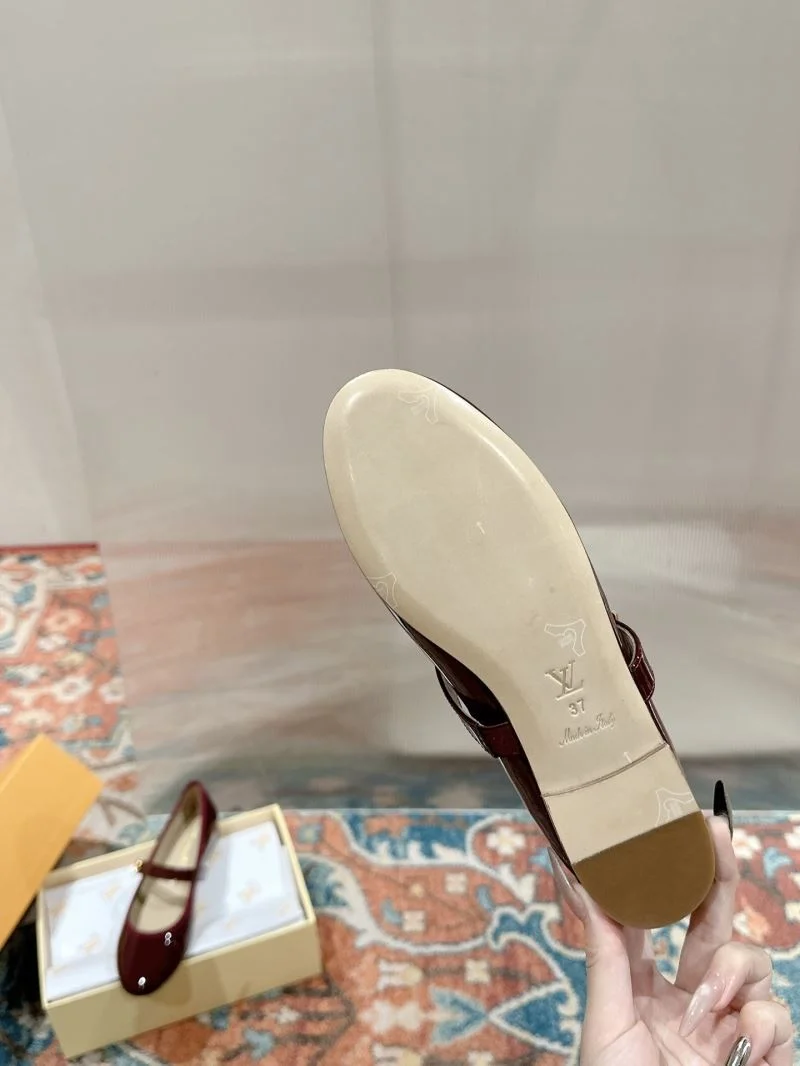 Louis Vuitton Flat Shoes Trendsetting 31271