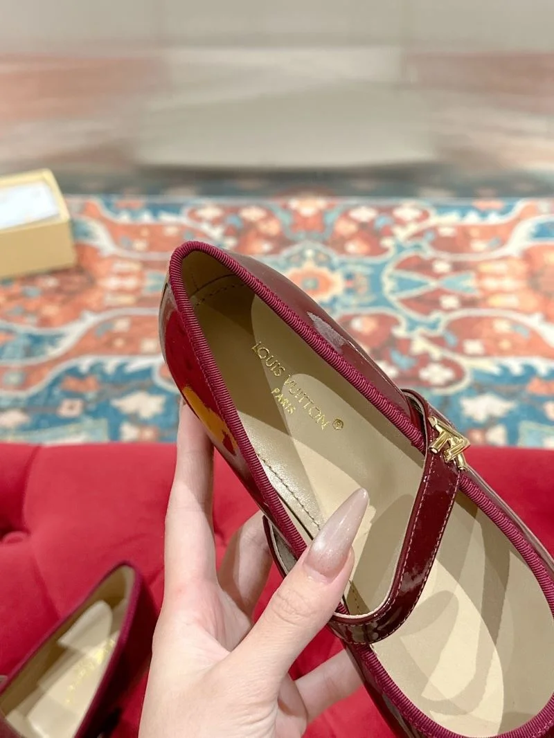 Louis Vuitton Flat Shoes Trendsetting 31271