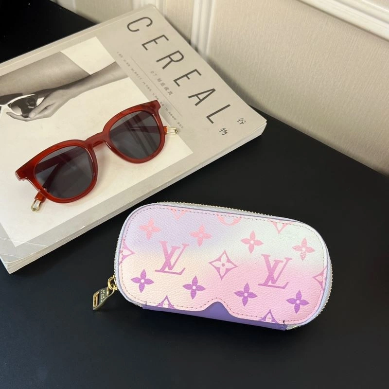 Sporty Louis Vuitton Glass Boxes 262817