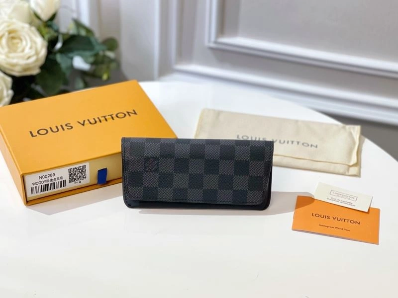 Bold Louis Vuitton Glass Boxes 262835