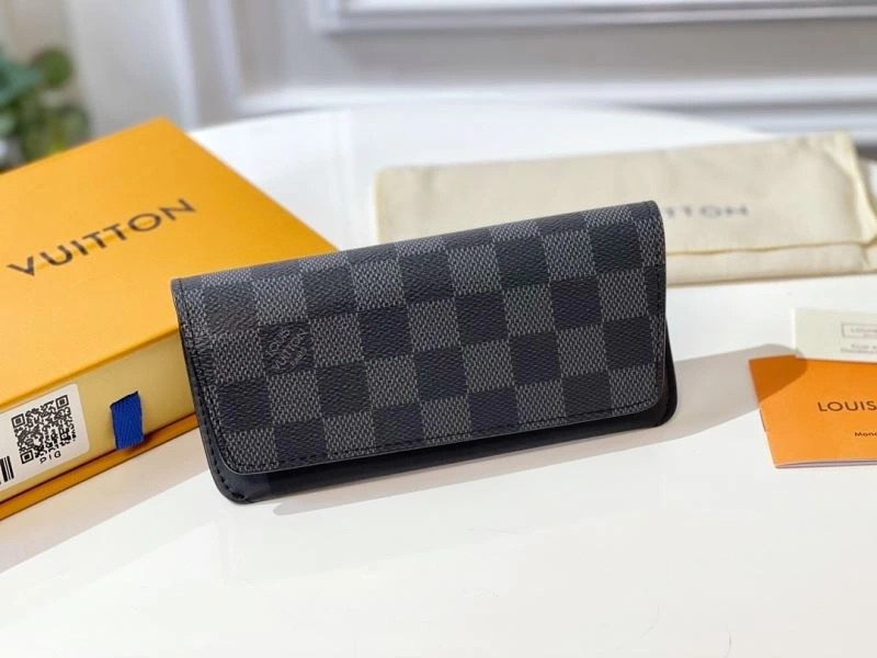 Bold Louis Vuitton Glass Boxes 262835