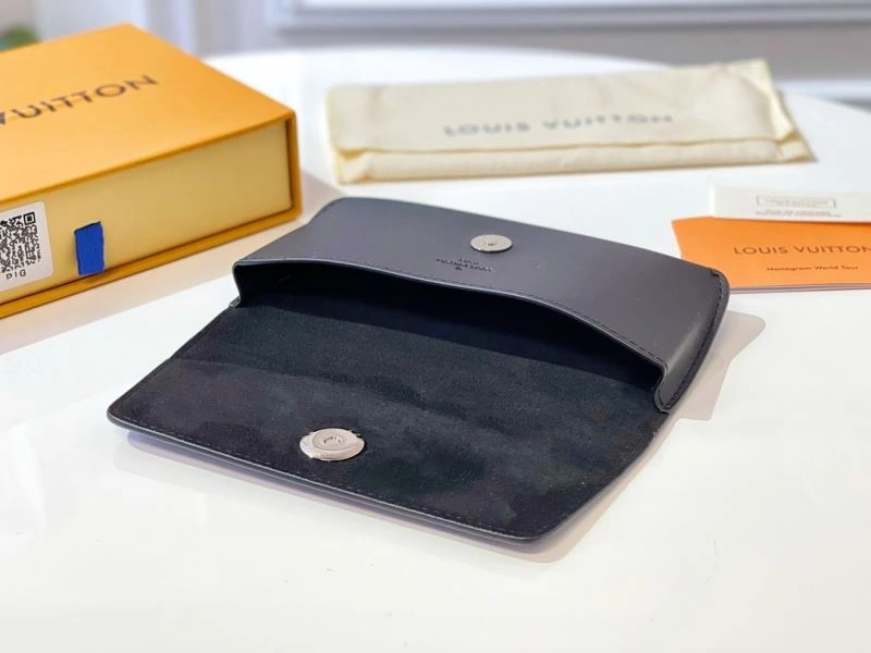 Bold Louis Vuitton Glass Boxes 262835