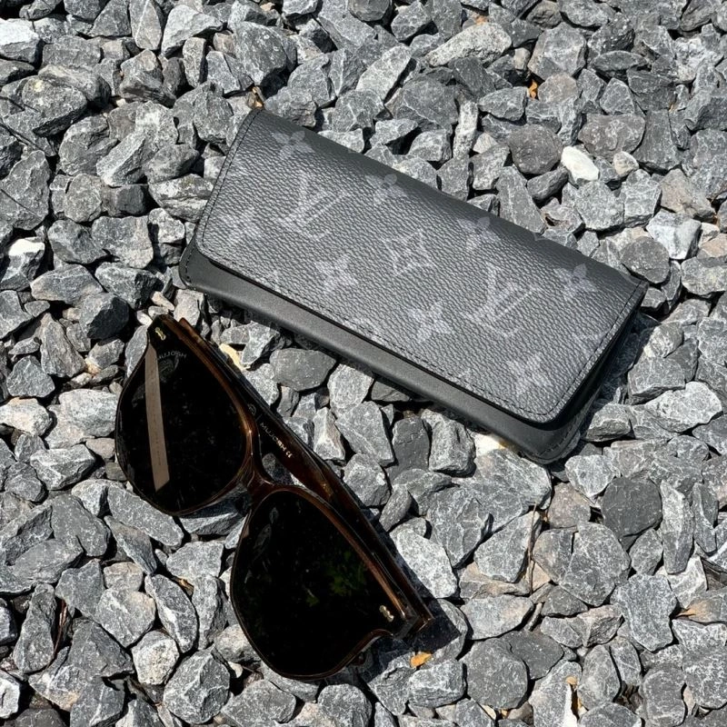 Bold Louis Vuitton Glass Boxes 262835