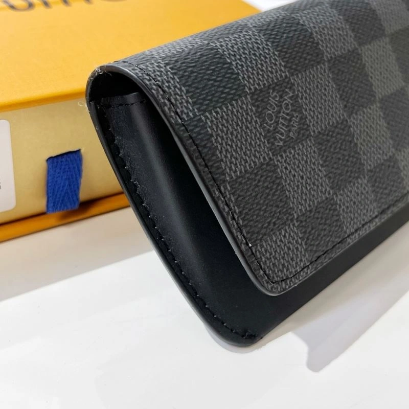 Bold Louis Vuitton Glass Boxes 262835