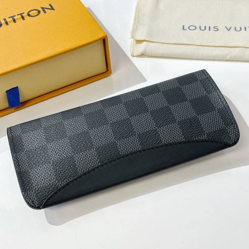 Bold Louis Vuitton Glass Boxes 262835