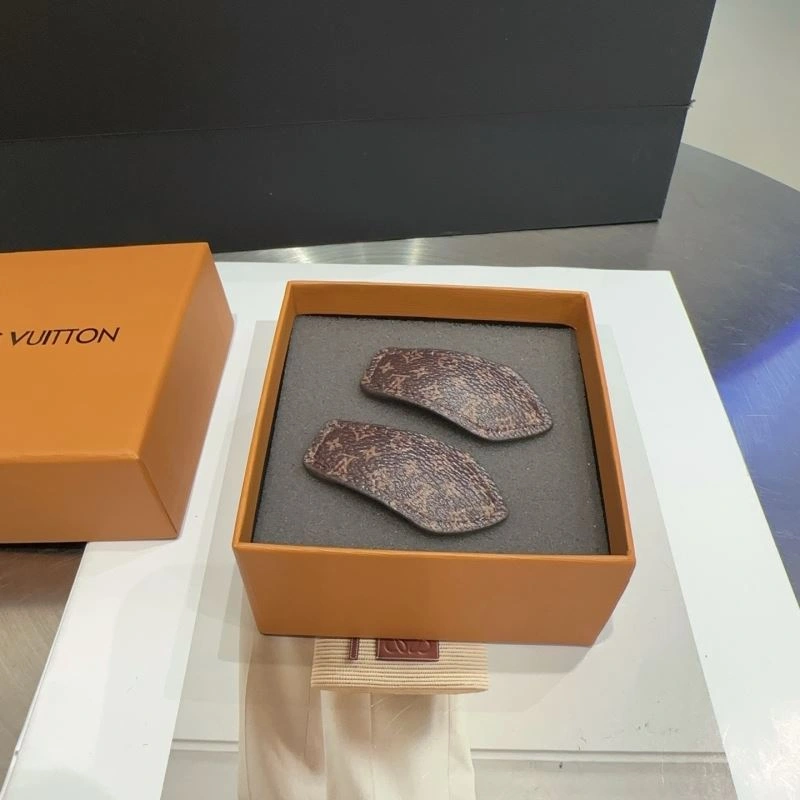 Sporty Louis Vuitton Hair Hoop 264116