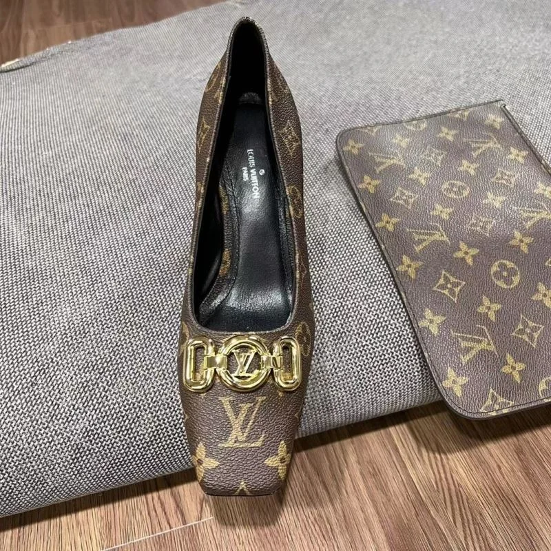Breathable Louis Vuitton Heeled Shoes 32376