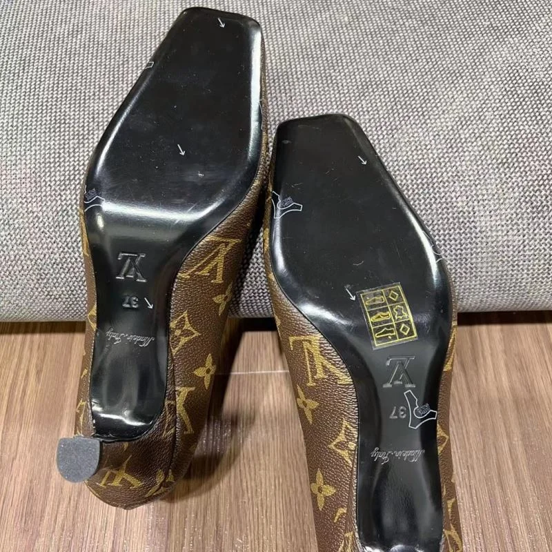 Breathable Louis Vuitton Heeled Shoes 32376