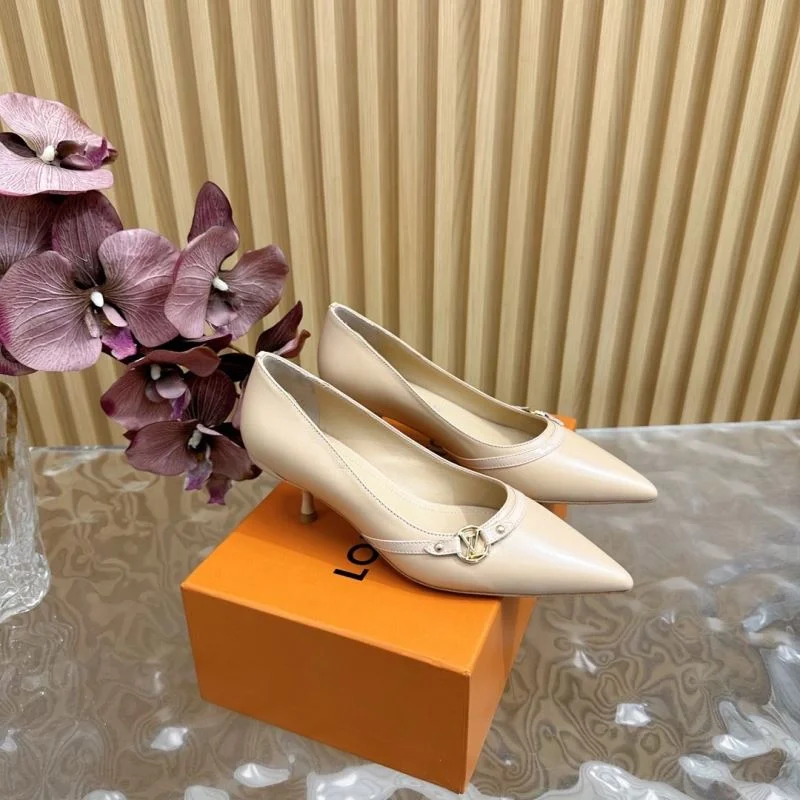 Louis Vuitton Heeled Shoes Snug 32371