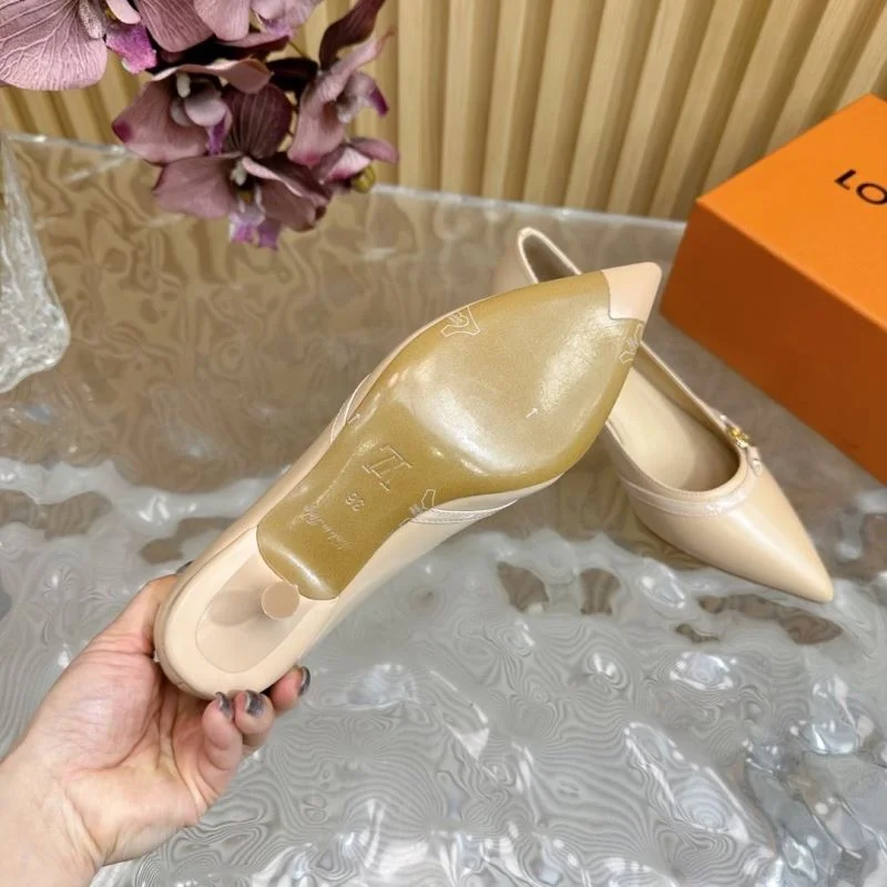 Louis Vuitton Heeled Shoes Snug 32371