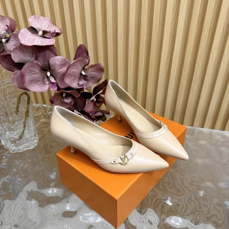 Louis Vuitton Heeled Shoes Snug 32371