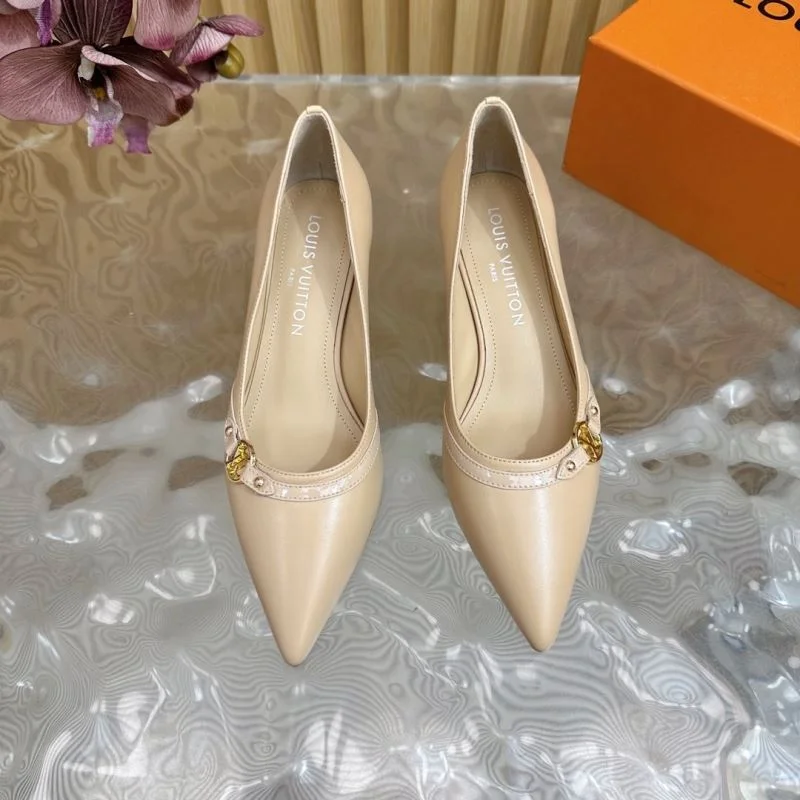 Louis Vuitton Heeled Shoes Snug 32371