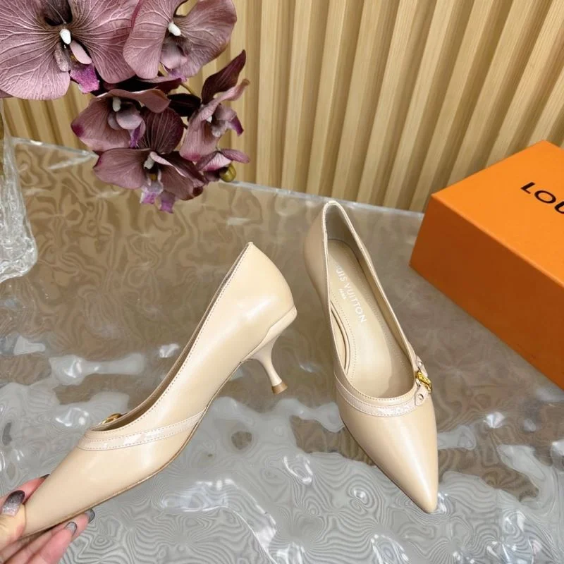 Louis Vuitton Heeled Shoes Snug 32371