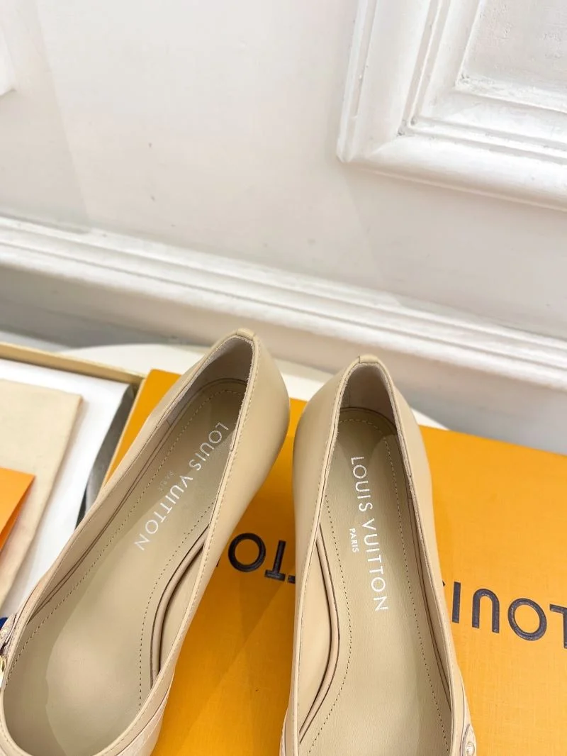 Bright Louis Vuitton Heeled Shoes 32359