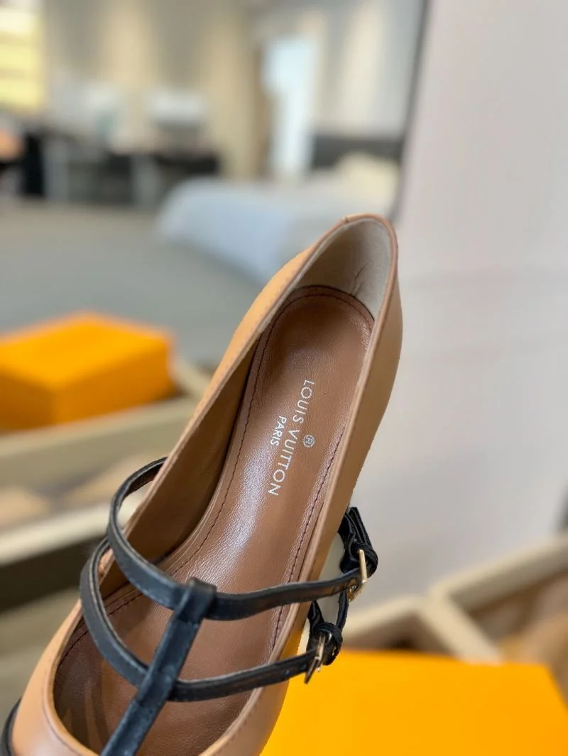 TechFriendly Louis Vuitton Heeled Shoes 31997