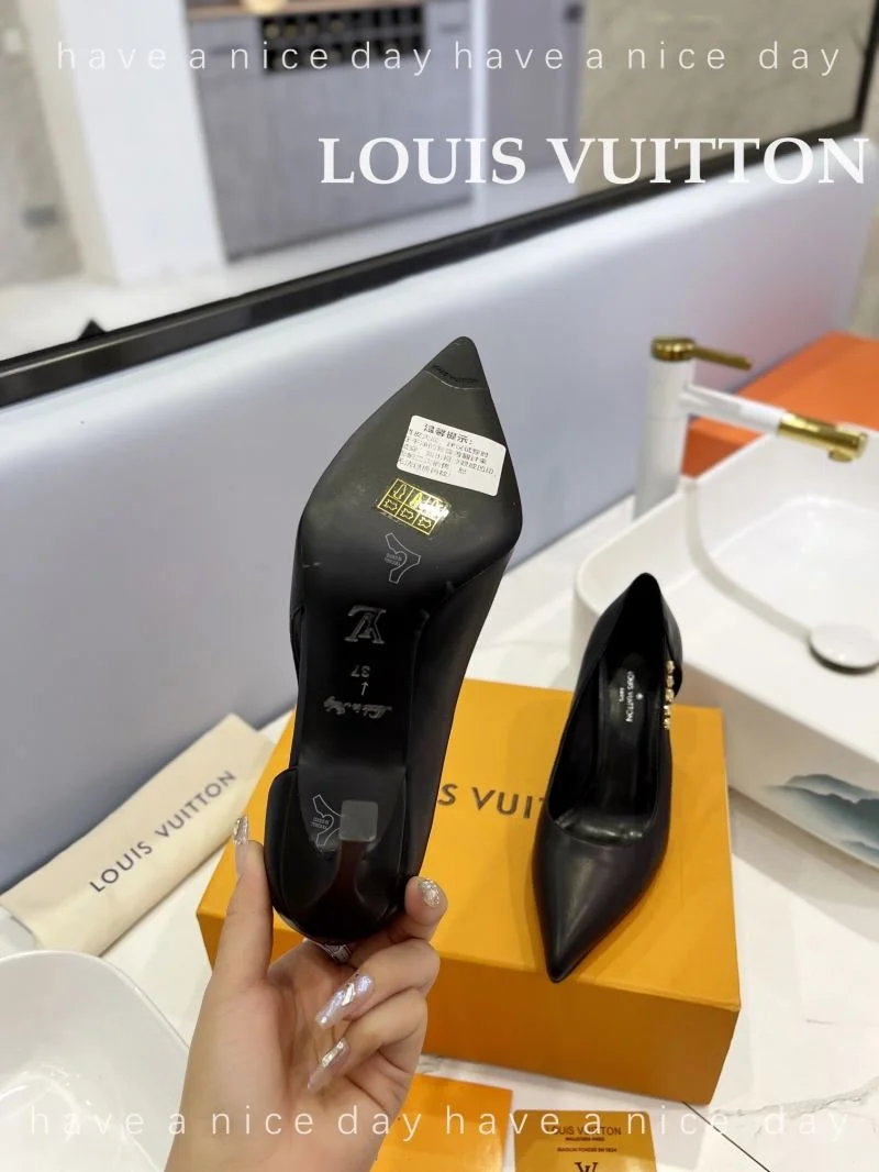 Louis Vuitton Heeled Shoes Versatile 31976