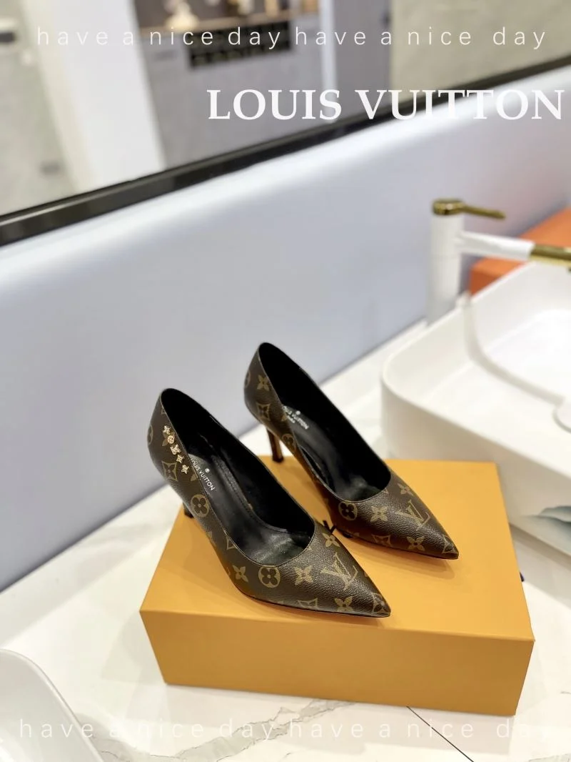 Louis Vuitton Heeled Shoes Stylish 31968