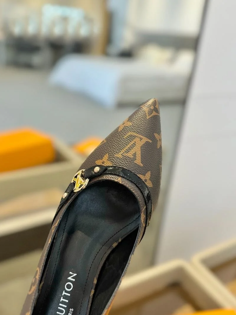 Louis Vuitton Heeled Shoes Sleek 31948