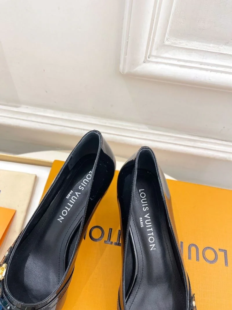 TravelReady Louis Vuitton Heeled Shoes 31269