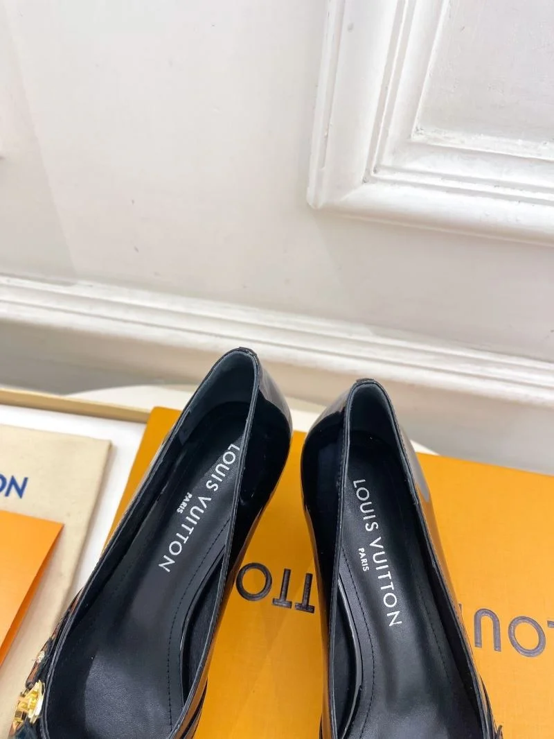 TravelReady Louis Vuitton Heeled Shoes 31269